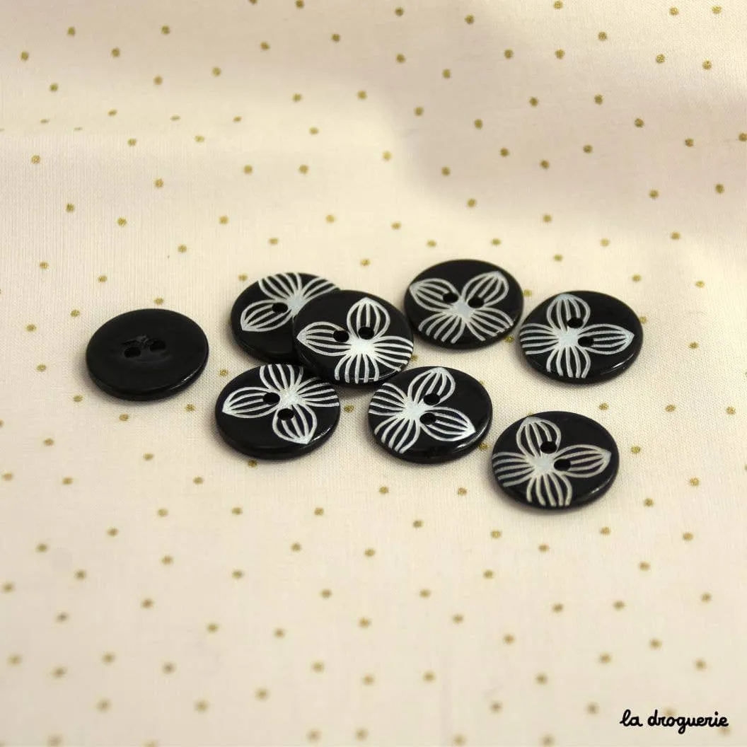 18 mm “Engaved Petal” Button