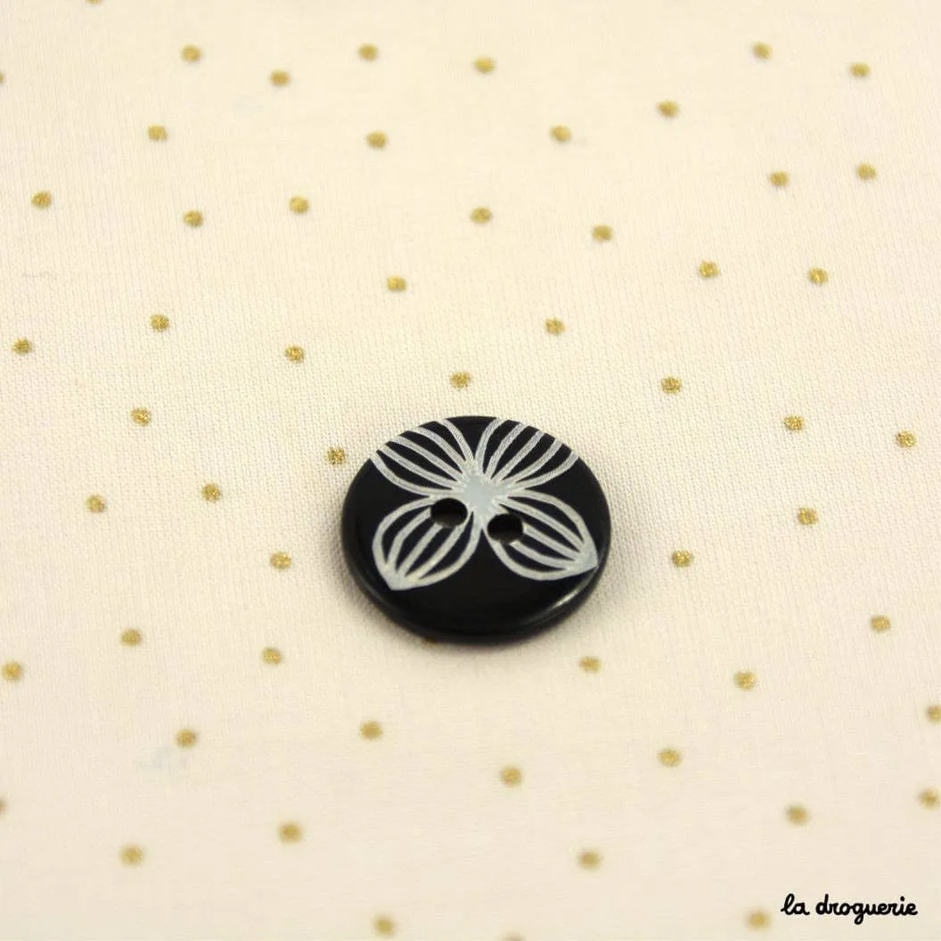 18 mm “Engaved Petal” Button